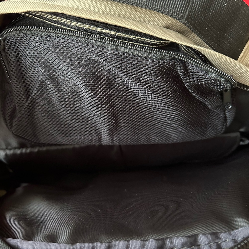 High Quality Backpack - Picture 7 of 11